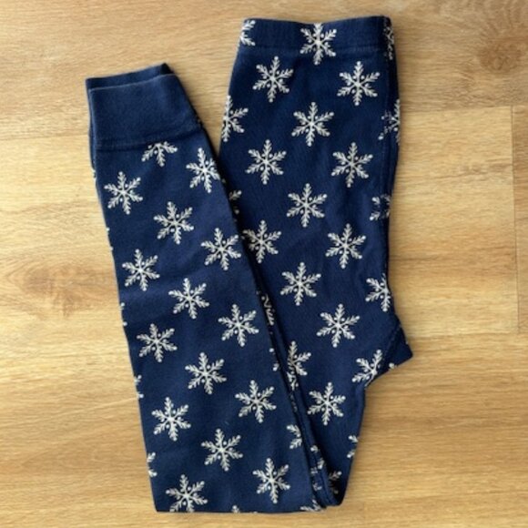 Hanna Andersson snowflake pajamas, size 8 (130cm). - Picture 4 of 4